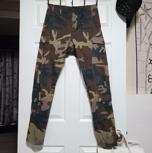 Levi's Stretchy Camo Cargo Pants